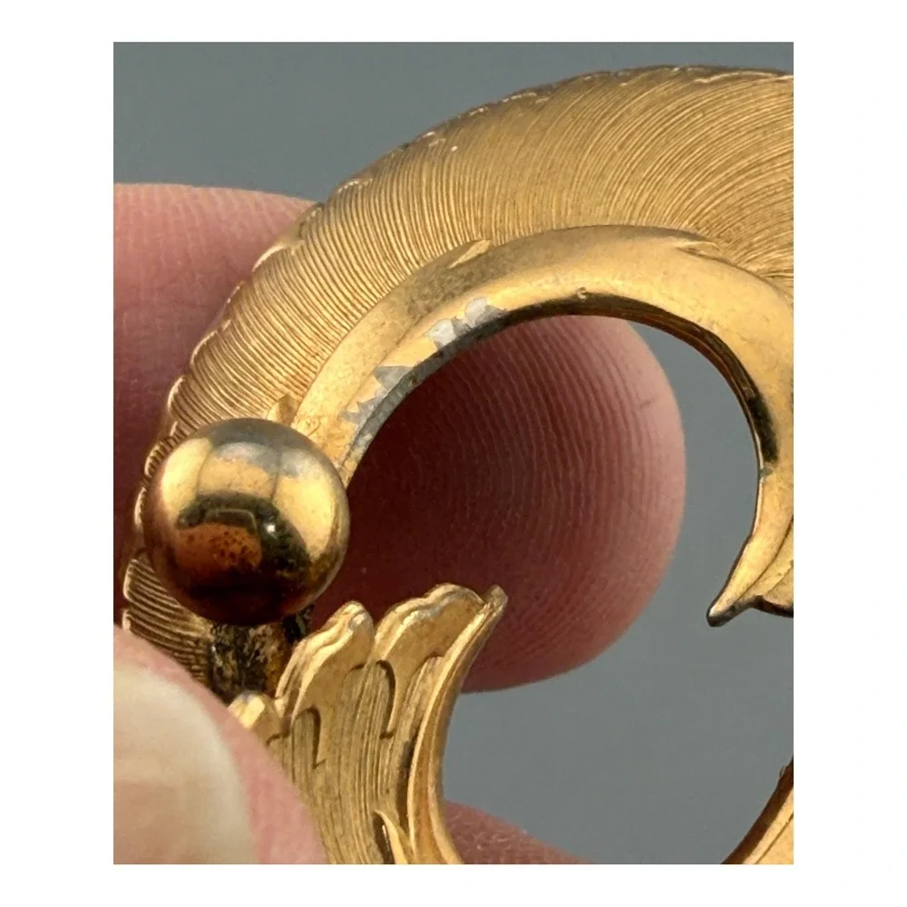 Vintage Coro Pegasus Brooch Gold Tone Feather Swirl Signed 2